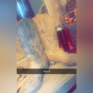 selling beautiful boots
